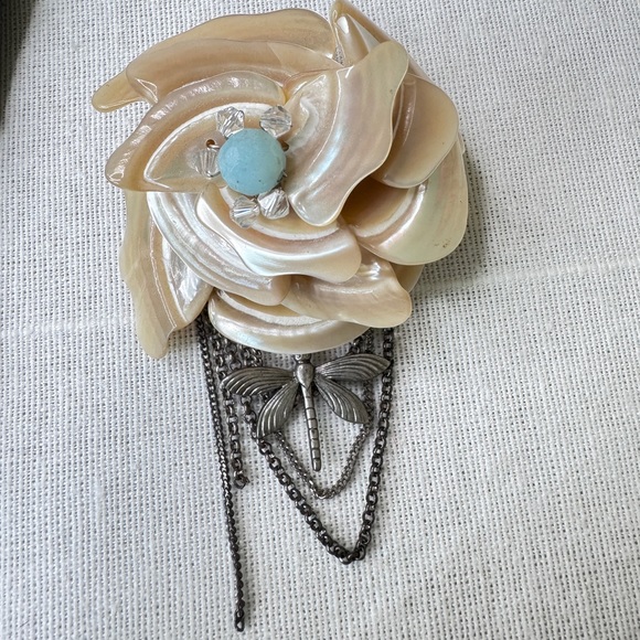 vtg KC MOP stacked hand wired mother of pearl heavy flower brooch - Picture 3 of 7